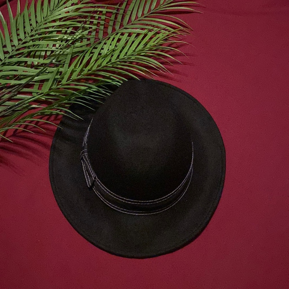 NWOT Women Black Hat Size approx 6.5”